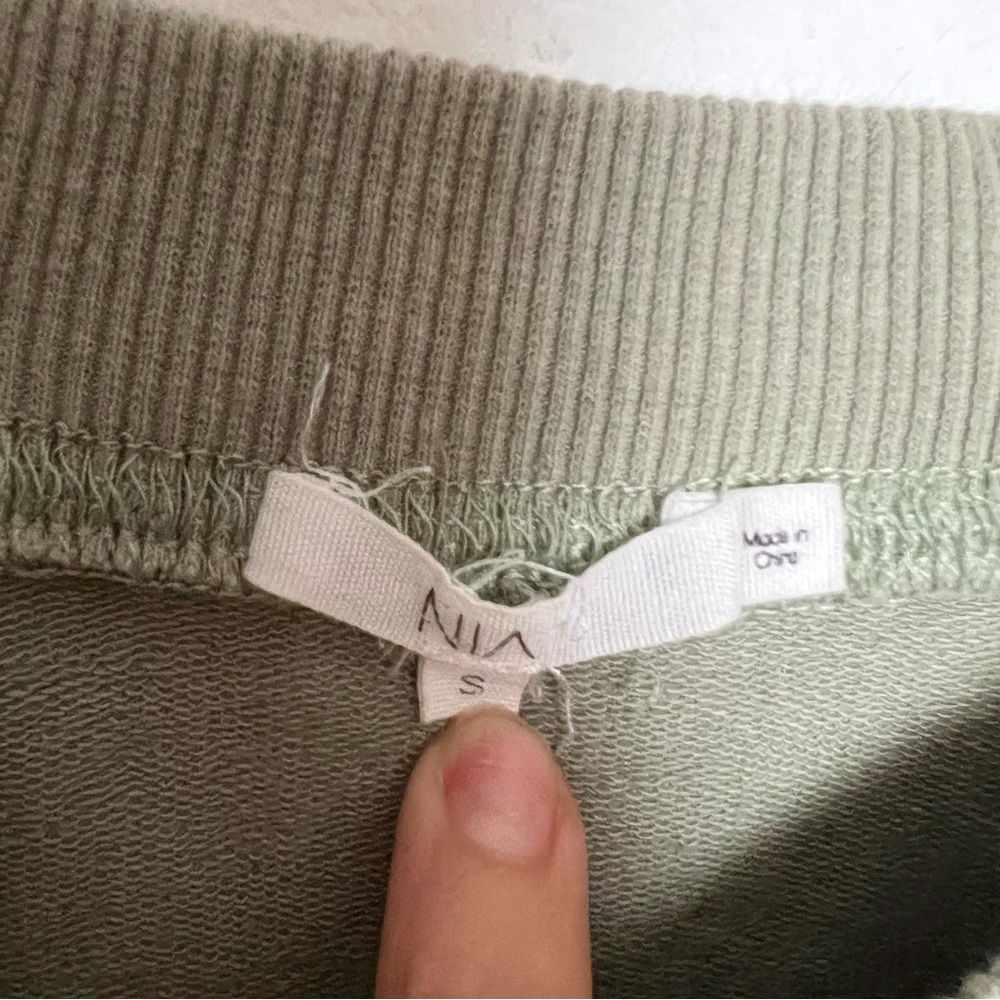 NIA the Label Olive Green Crew Neck Cropped Sweatshirt Sweater Size Small - Picture 2 of 4